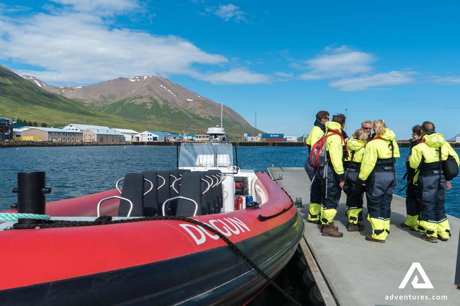 talking with a guide before the tour