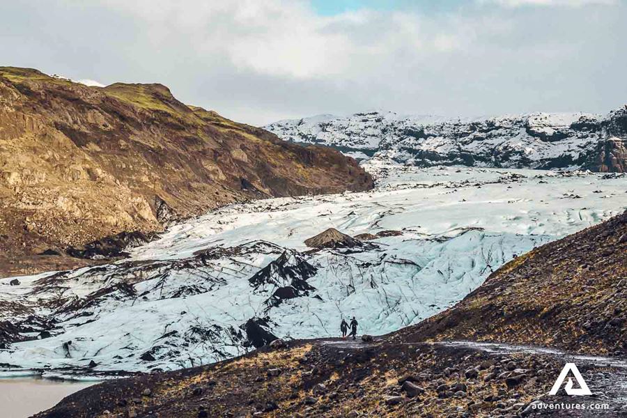 gravel path leading to solheimajokull