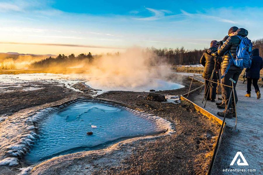 walking around geysir strokkur