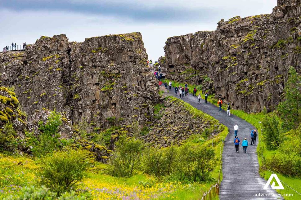 walking path around thingvellir national park