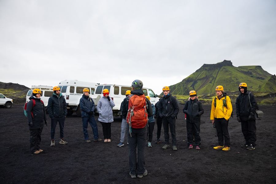 Tour Group Line Katla