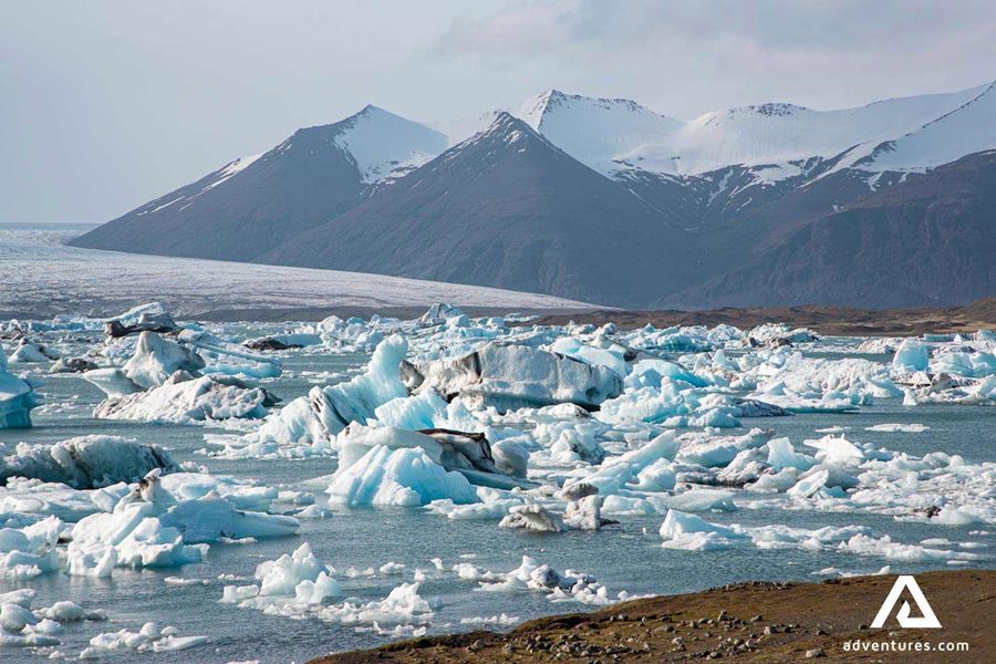 floating icebergs in jokulsarlon